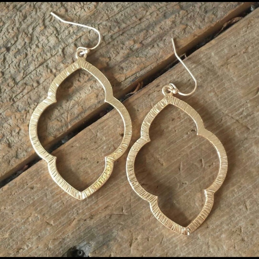 ❌SOLD❌ Gold Earrings